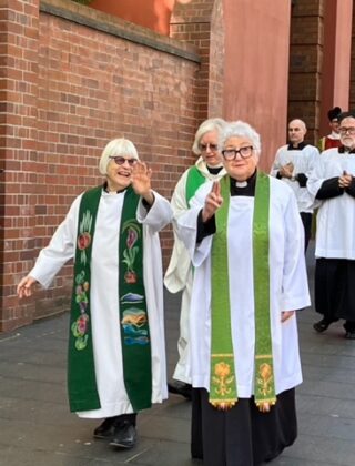 Rev'd Dr Lesley McLean in the procession for the 2022 MOW Conference
